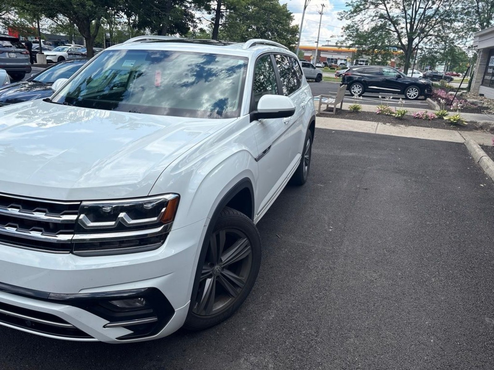 Used 2019 Volkswagen Atlas SEL R-Line AWD/4WD image 3