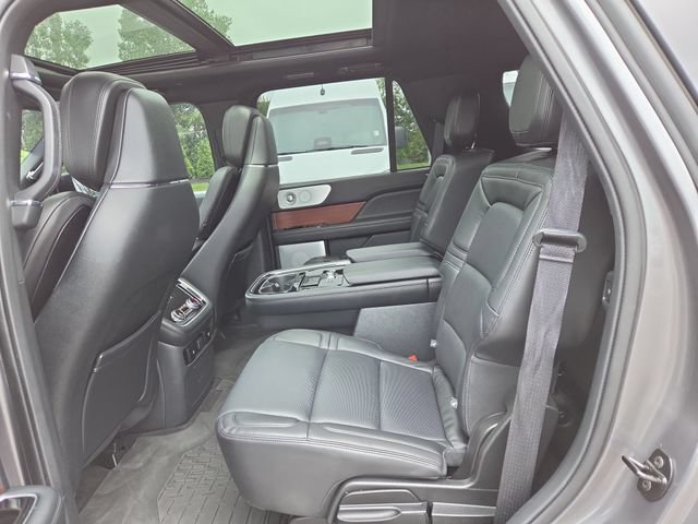 Used 2021 Lincoln Navigator Reserve w/ Luxury Package AWD/4WD image 28