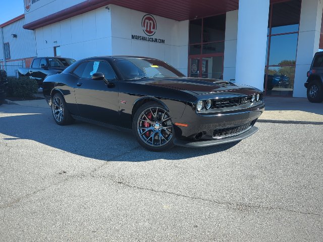 Used 2015 Dodge Challenger SRT RWD image 4