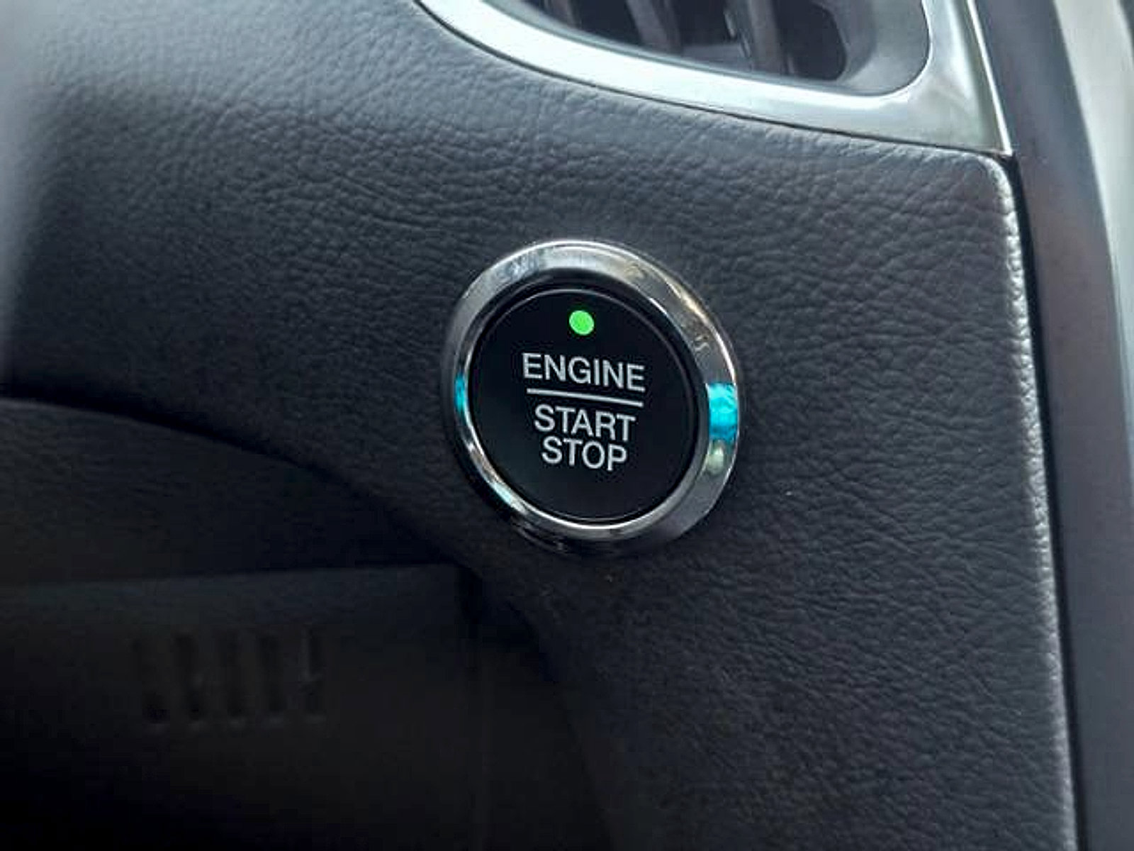 Used 2024 Ford Edge Titanium image 33