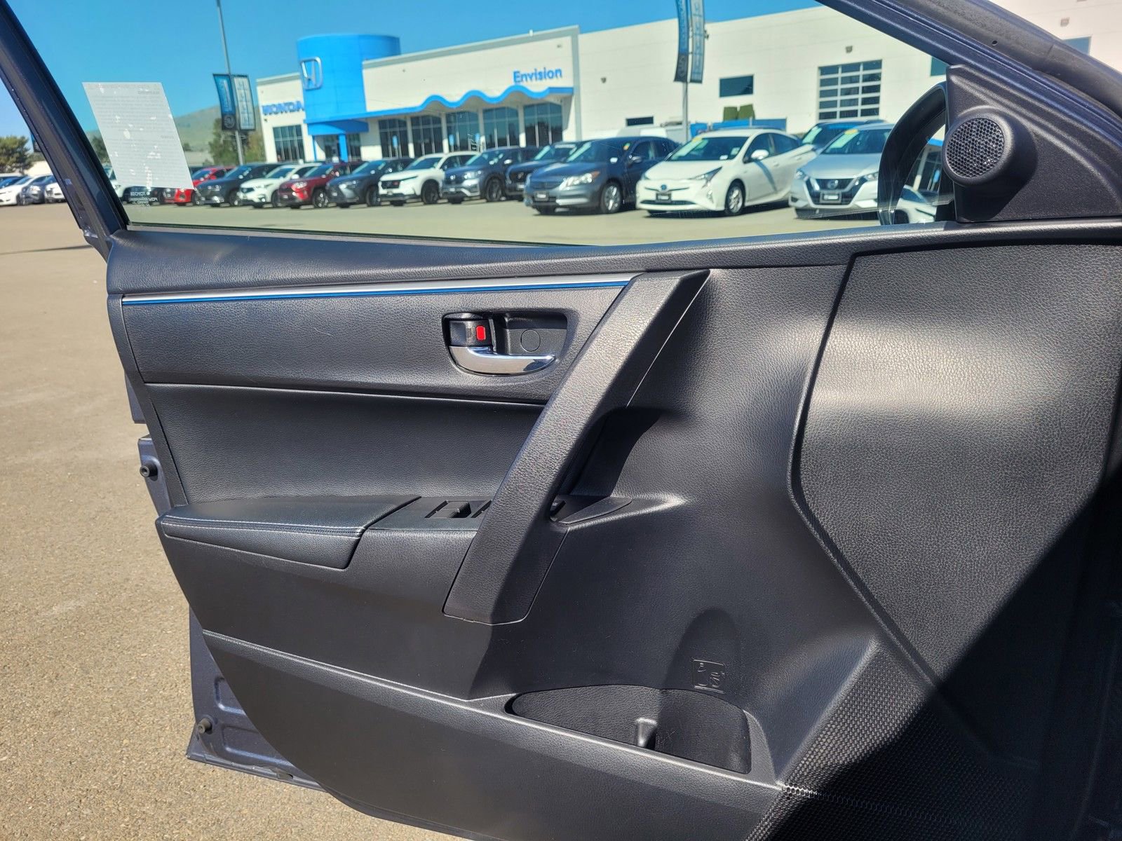 Used 2016 Toyota Corolla S image 22