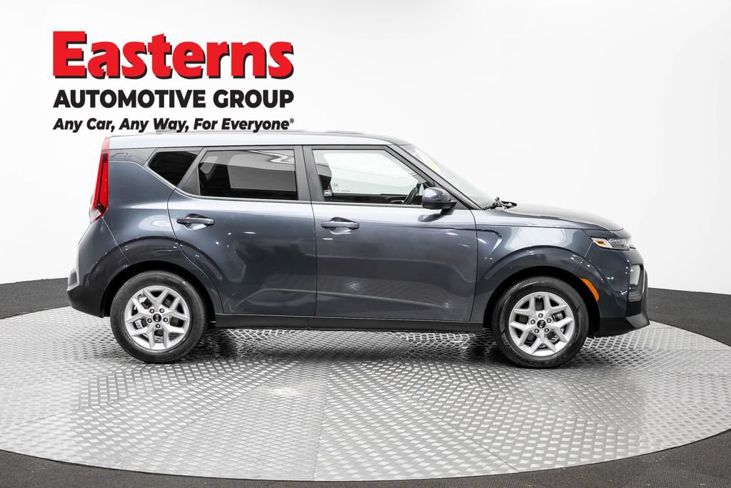 Used 2020 Kia Soul S FWD image 4