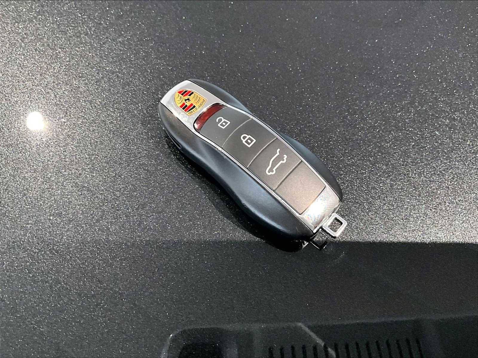 Used 2026 Porsche Macan AWD/4WD image 35