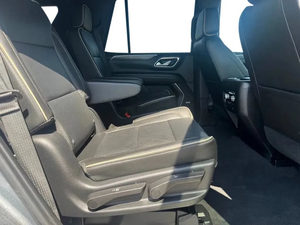 Used 2021 GMC Yukon SLT w/ SLT Premium Package AWD/4WD image 18