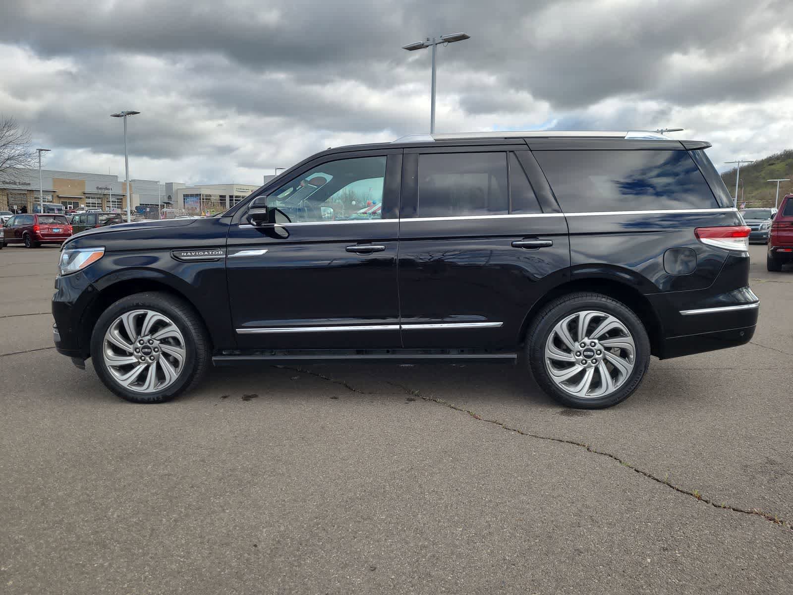 Used 2023 Lincoln Navigator Reserve AWD/4WD image 11