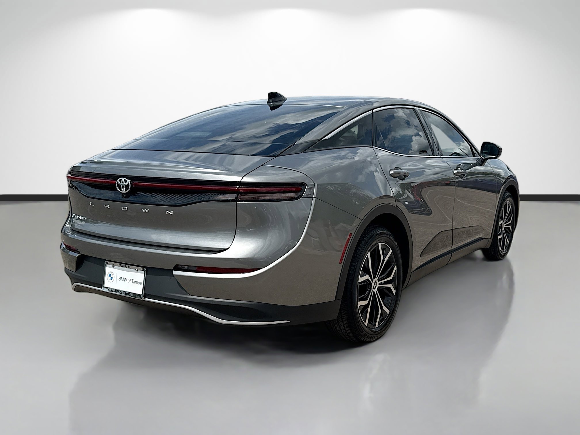 Used 2025 Toyota Crown XLE image 3