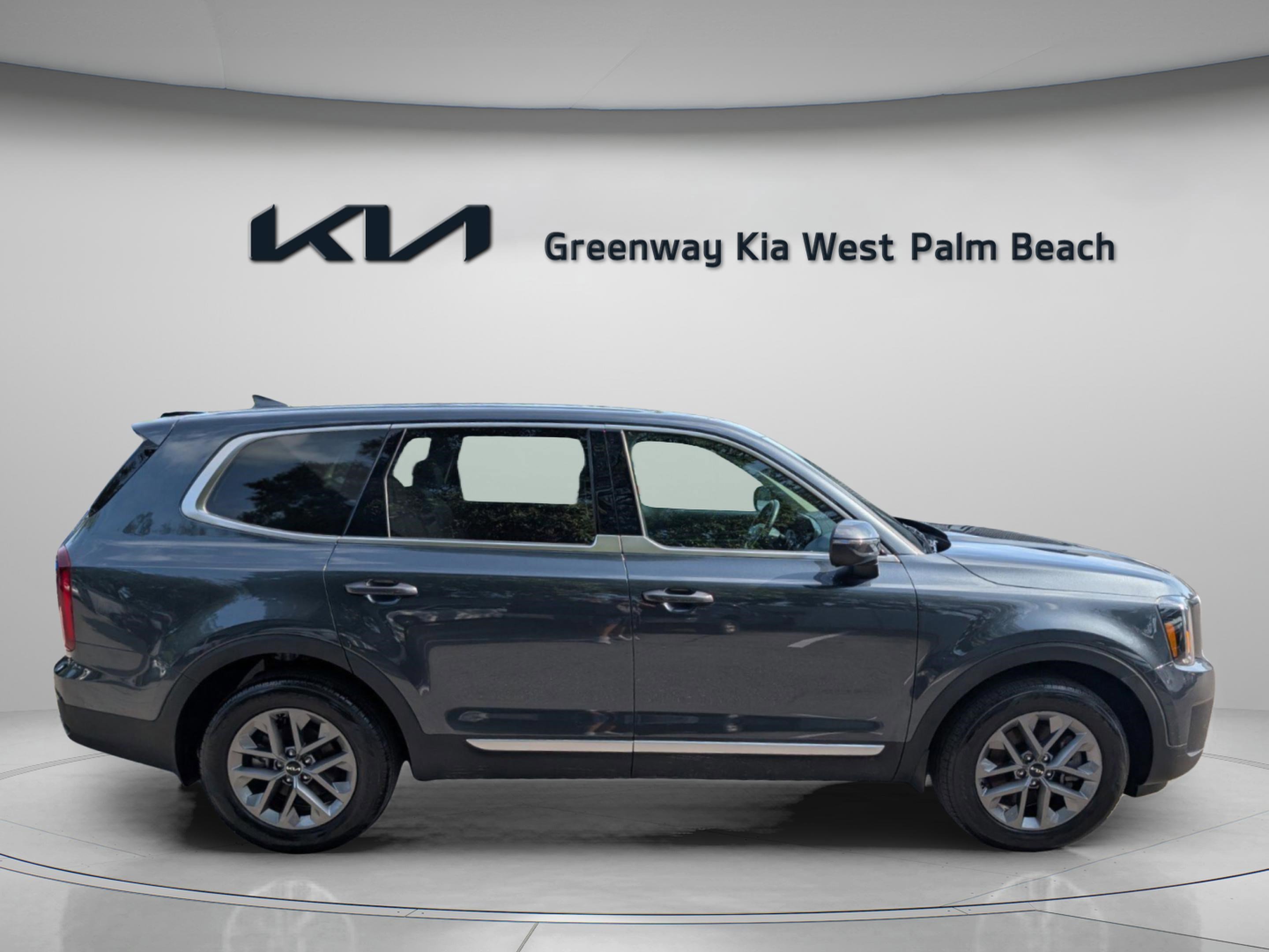 Certified 2024 Kia Telluride LX image 9