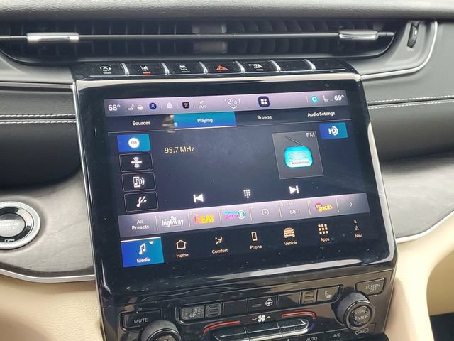 Used 2024 Jeep Grand Cherokee Limited AWD/4WD image 25