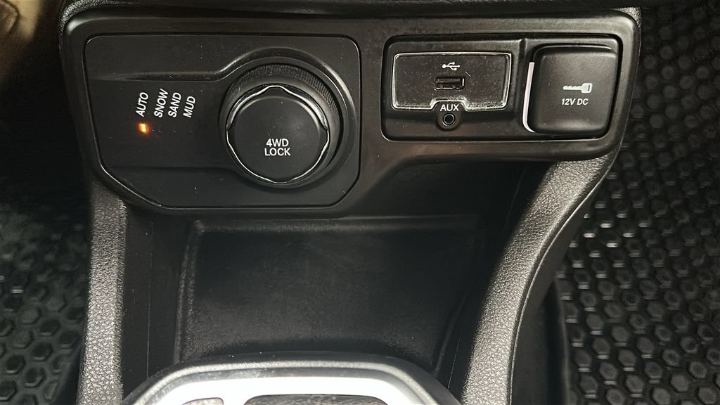 Used 2021 Jeep Renegade Latitude w/ Convenience Group AWD/4WD image 27