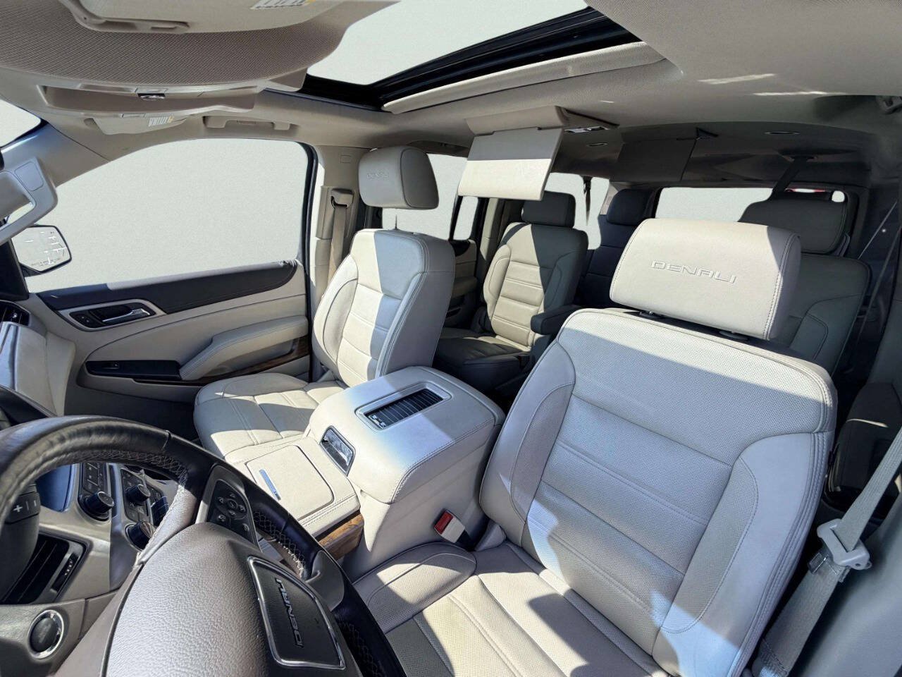 Used 2019 GMC Yukon XL Denali w/ Denali Ultimate Package AWD/4WD image 18