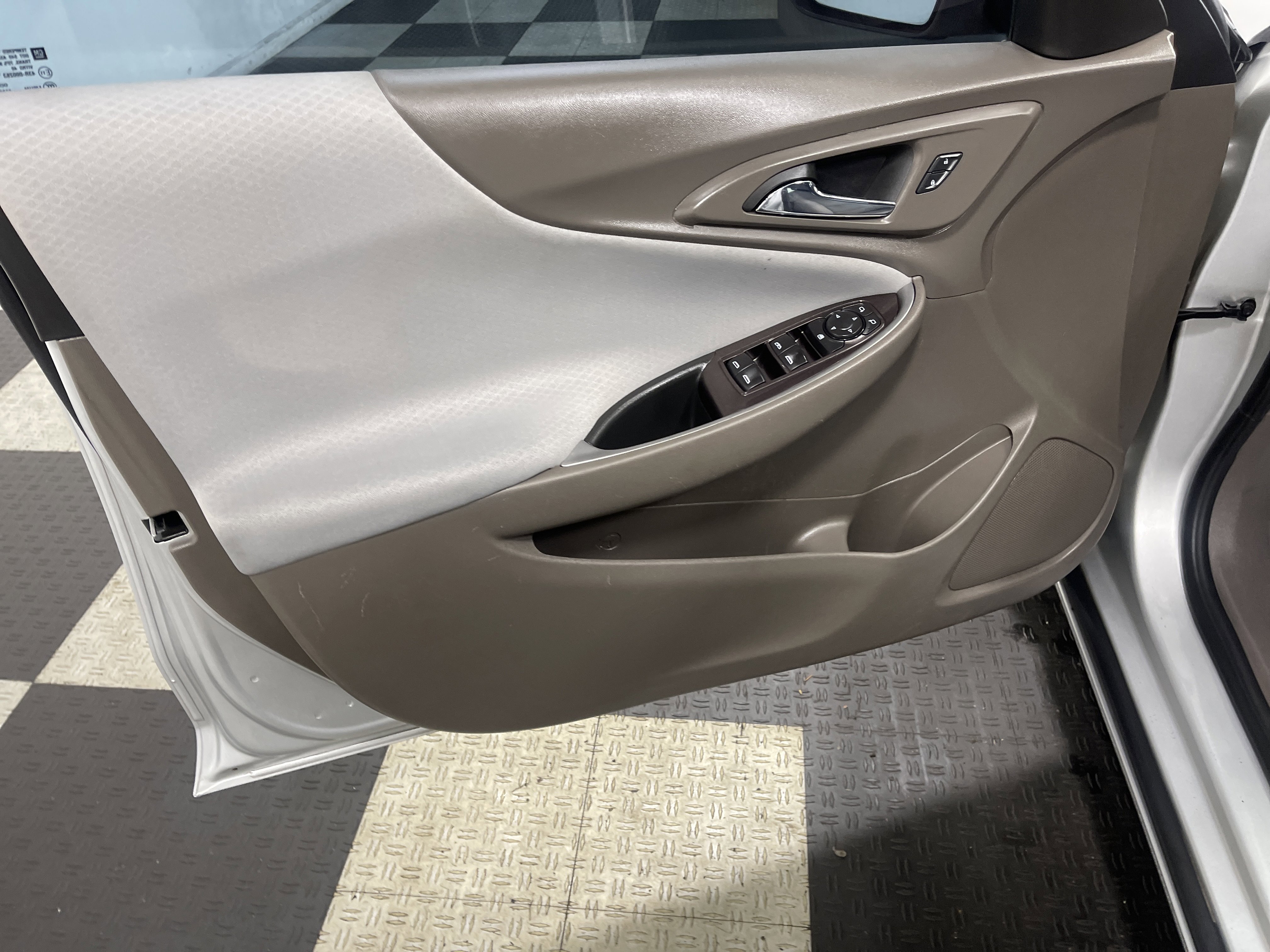 Used 2022 Chevrolet Malibu LT image 10