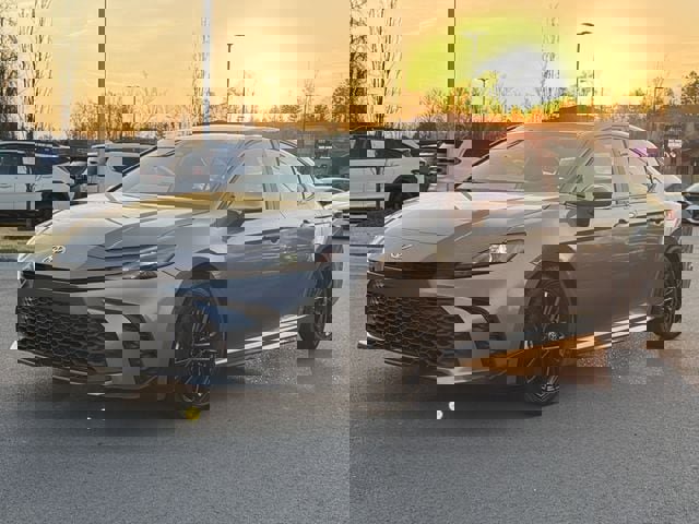 Used 2025 Toyota Camry SE image 7