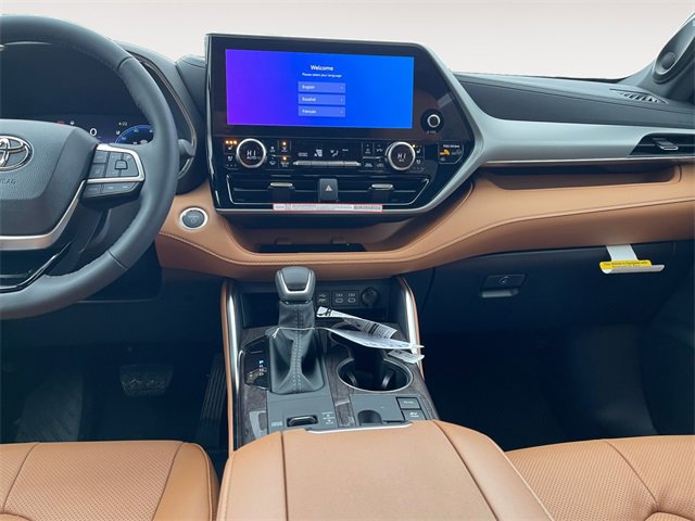 New 2026 Toyota Highlander Platinum image 11