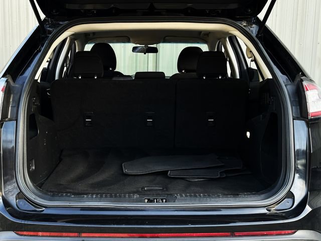 Used 2018 Ford Edge SE image 26