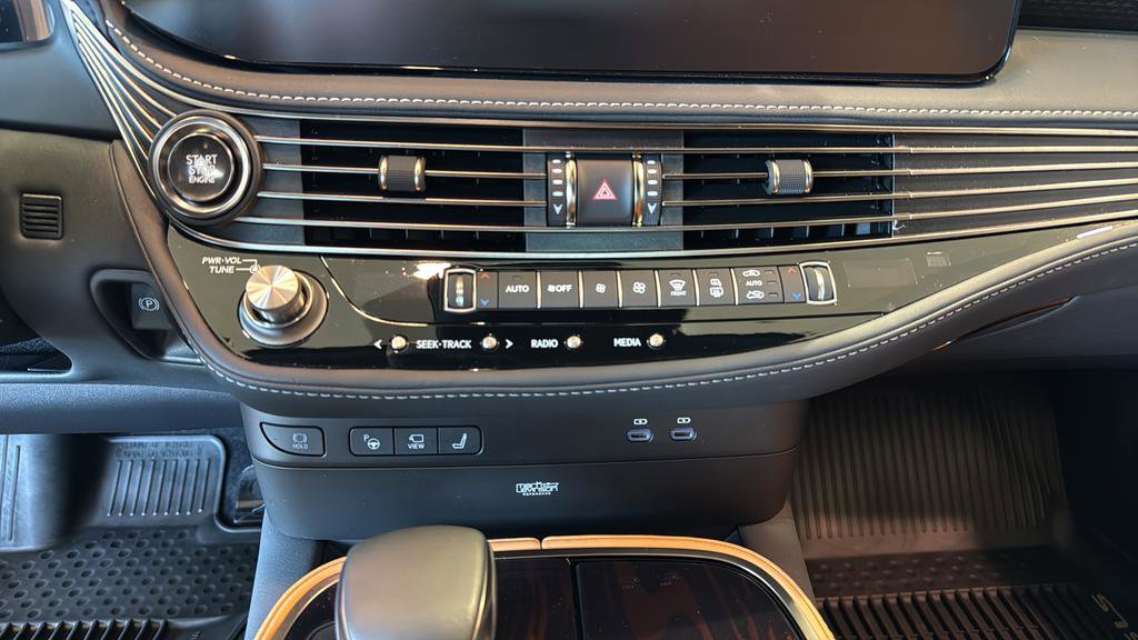 Certified 2025 Lexus LS 500 AWD w/ Luxury Package image 25