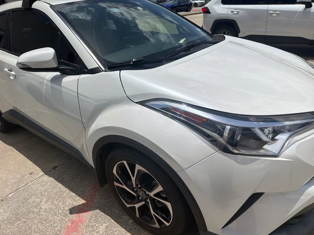 Used 2019 Toyota C-HR XLE FWD image 4