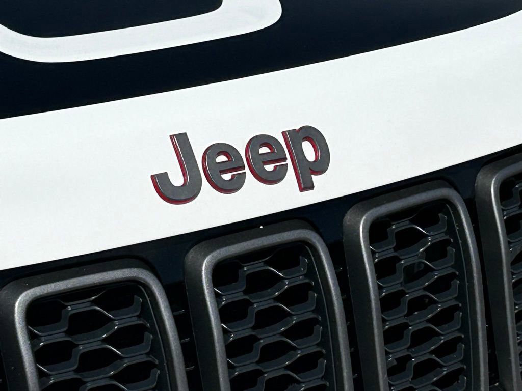 Used 2017 Jeep Grand Cherokee Trailhawk image 11