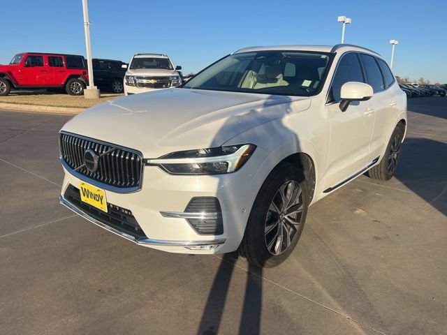 Used 2023 Volvo XC60 B5 Plus AWD/4WD image 3