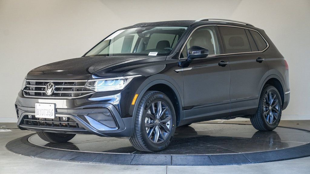 Used 2022 Volkswagen Tiguan SE w/ Panoramic Sunroof Package