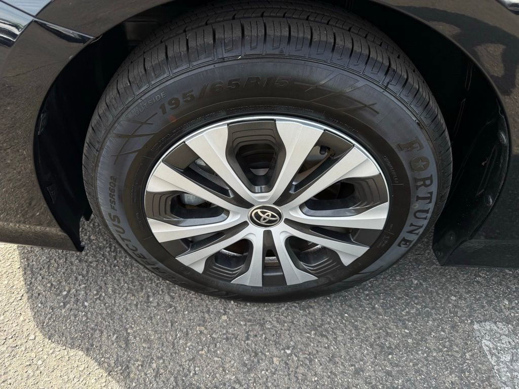 Used 2022 Toyota Prius Prime XLE image 9