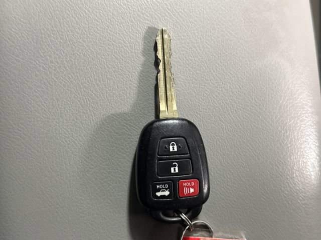 Used 2016 Toyota Camry SE w/ Four Season Floor Mat Package image 35