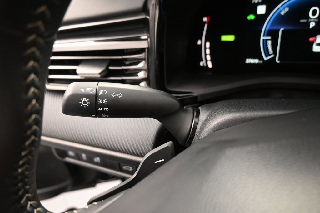 Used 2025 Toyota Camry SE image 25