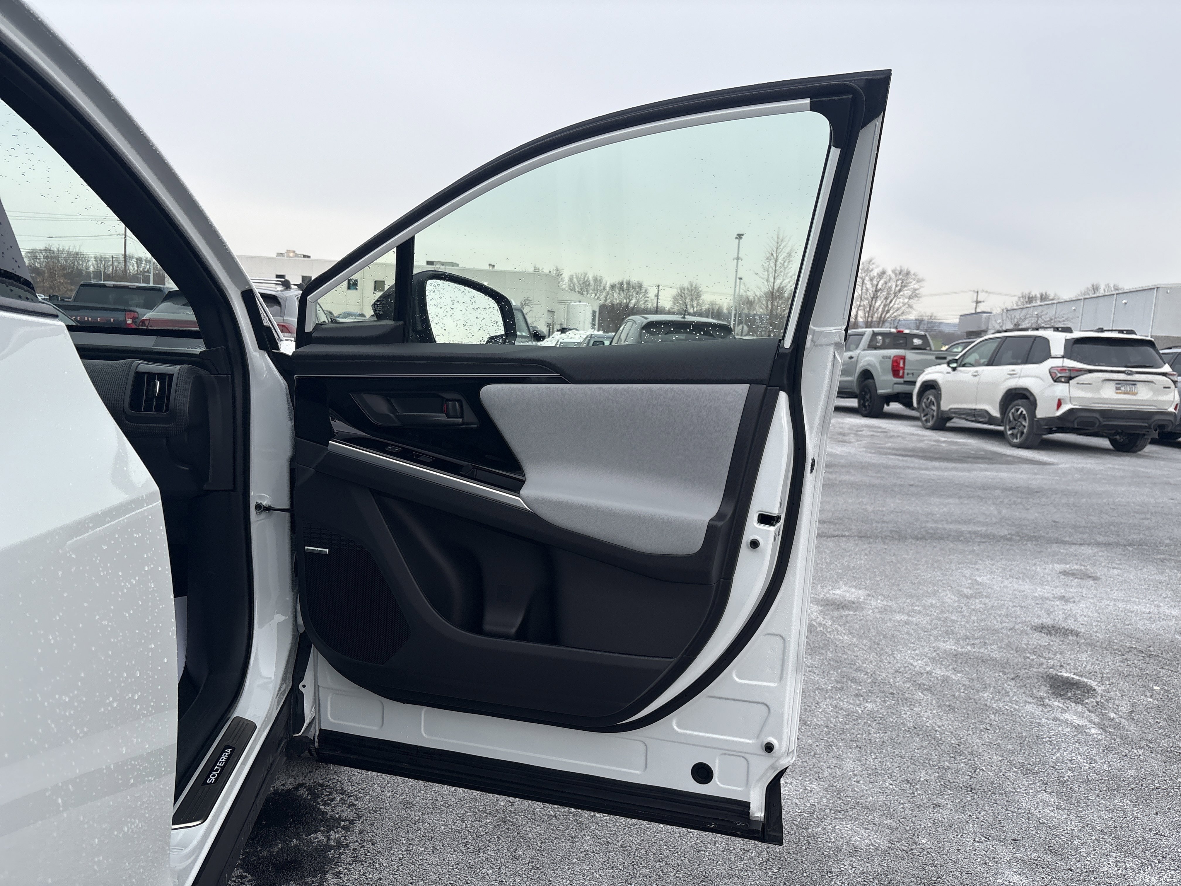 Used 2025 Subaru Solterra Touring image 8