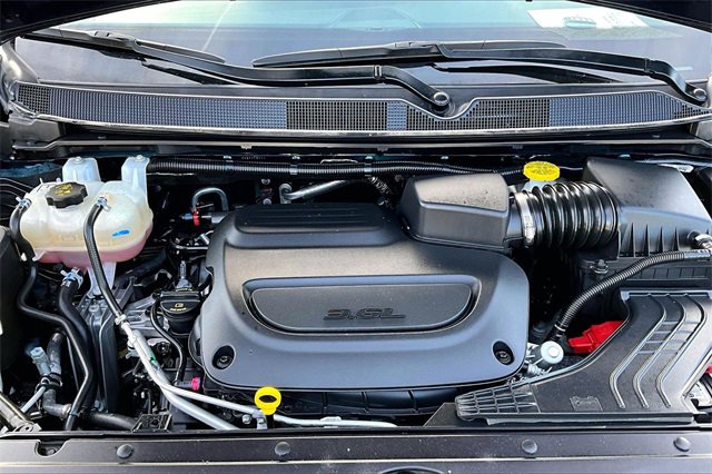 Used 2025 Chrysler Pacifica Select image 30