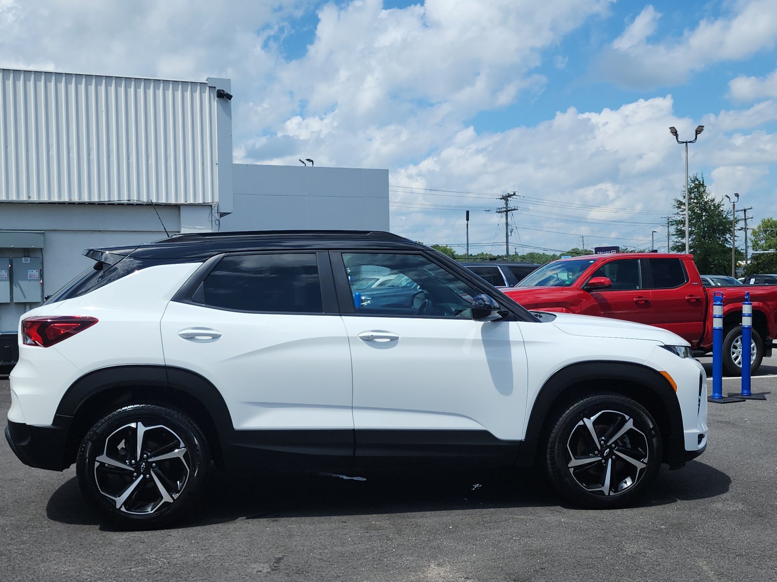 Used 2023 Chevrolet TrailBlazer RS w/ Sun and Liftgate Package AWD/4WD image 6