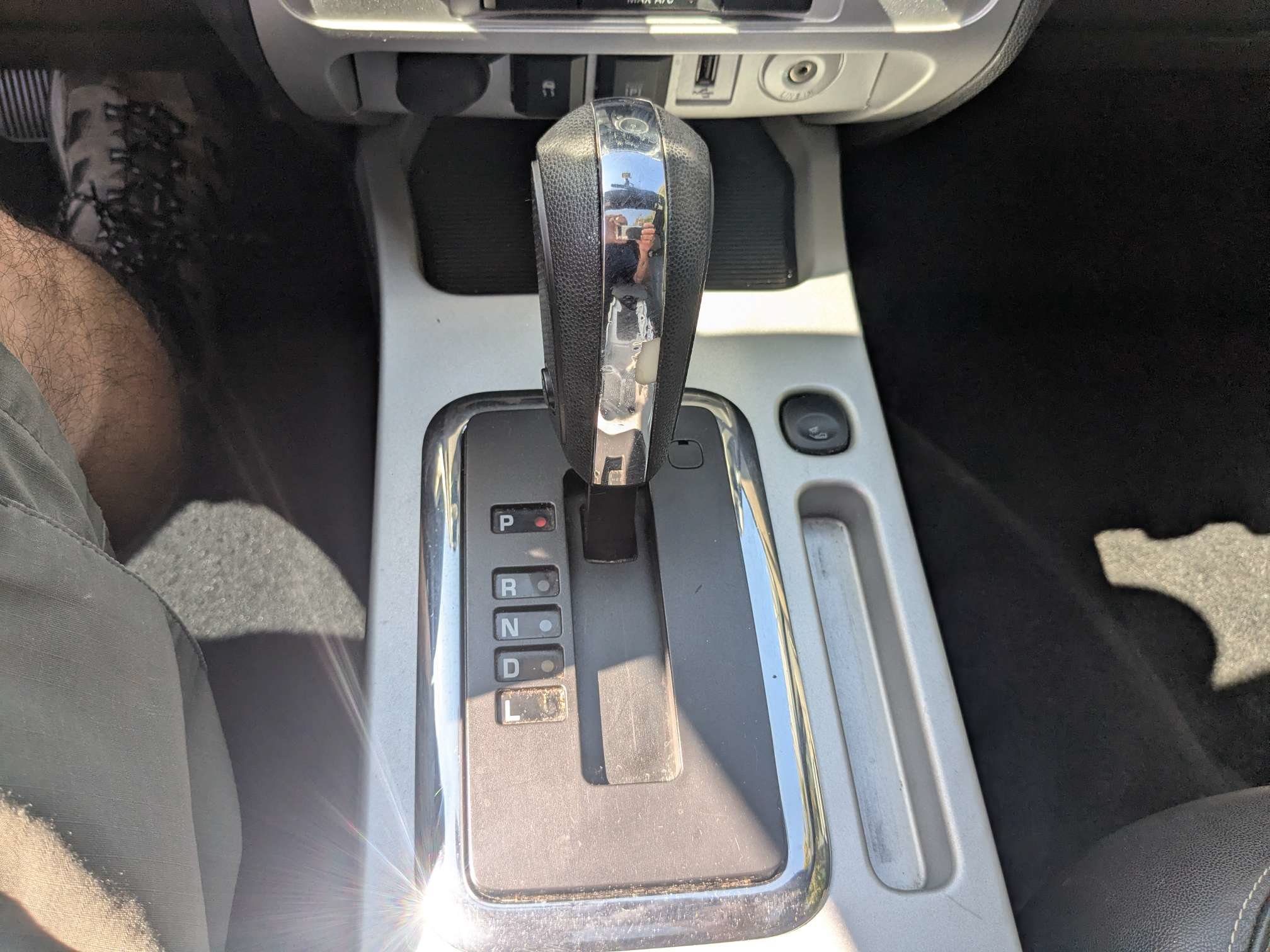 Used 2010 Mercury Mariner Premier FWD image 19