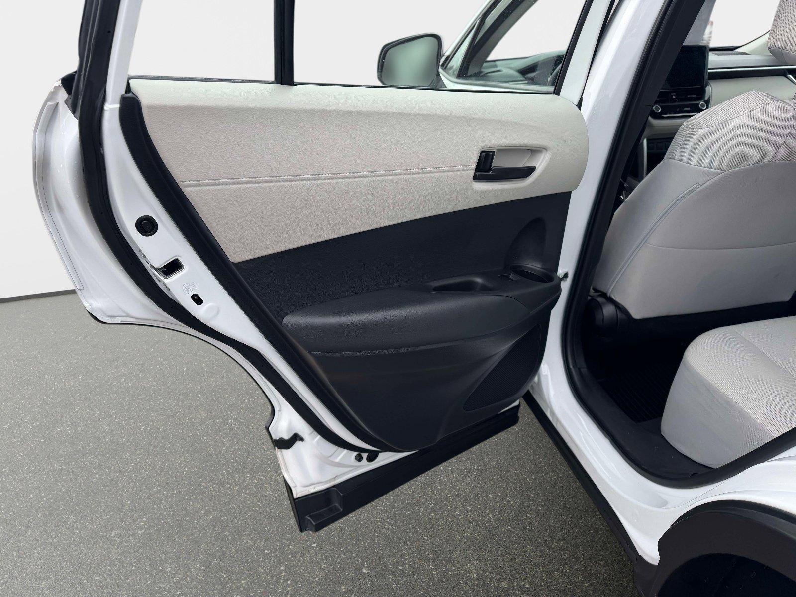 Used 2024 Toyota Corolla Cross L image 20