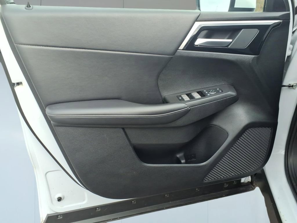 Used 2024 Mitsubishi Outlander SE Black Edition image 11