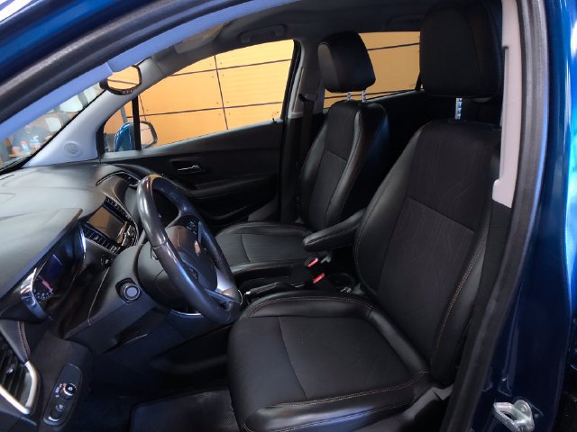 Used 2020 Chevrolet Trax LT w/ LT Convenience Package AWD/4WD image 10