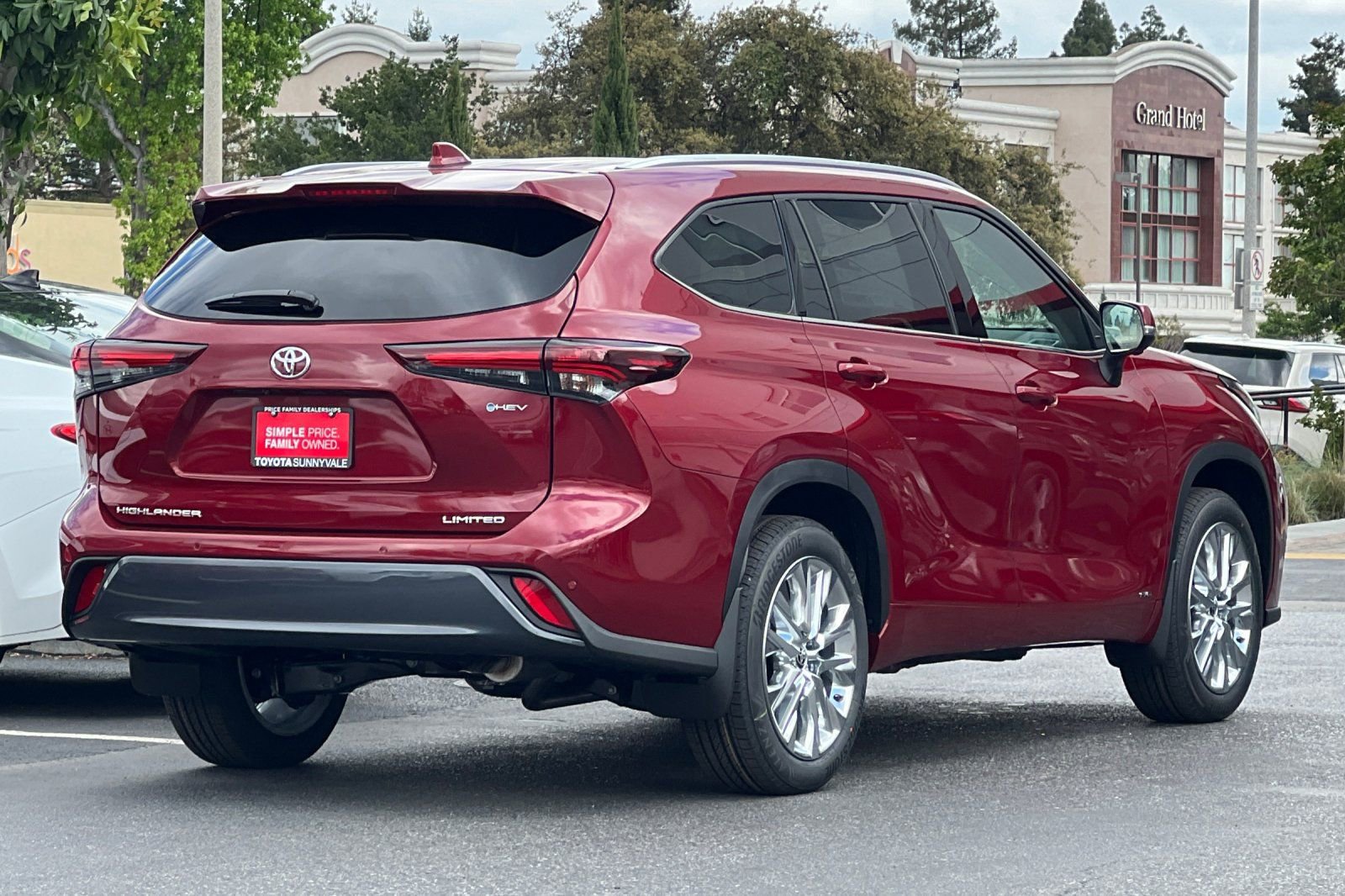 New 2026 Toyota Highlander Limited image 3