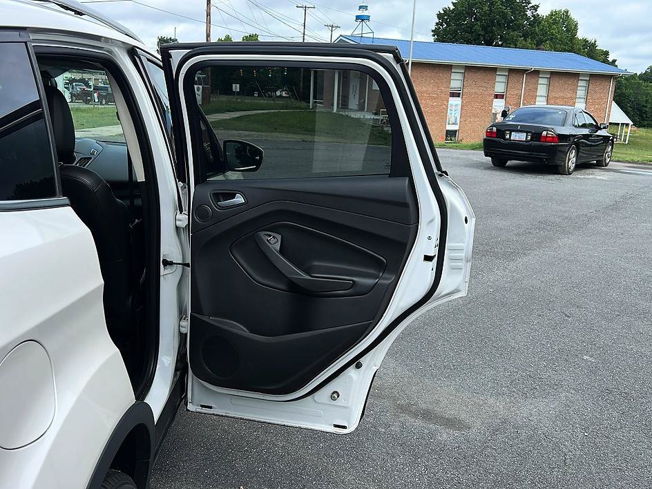 Used 2013 Ford Escape Titanium AWD/4WD image 29