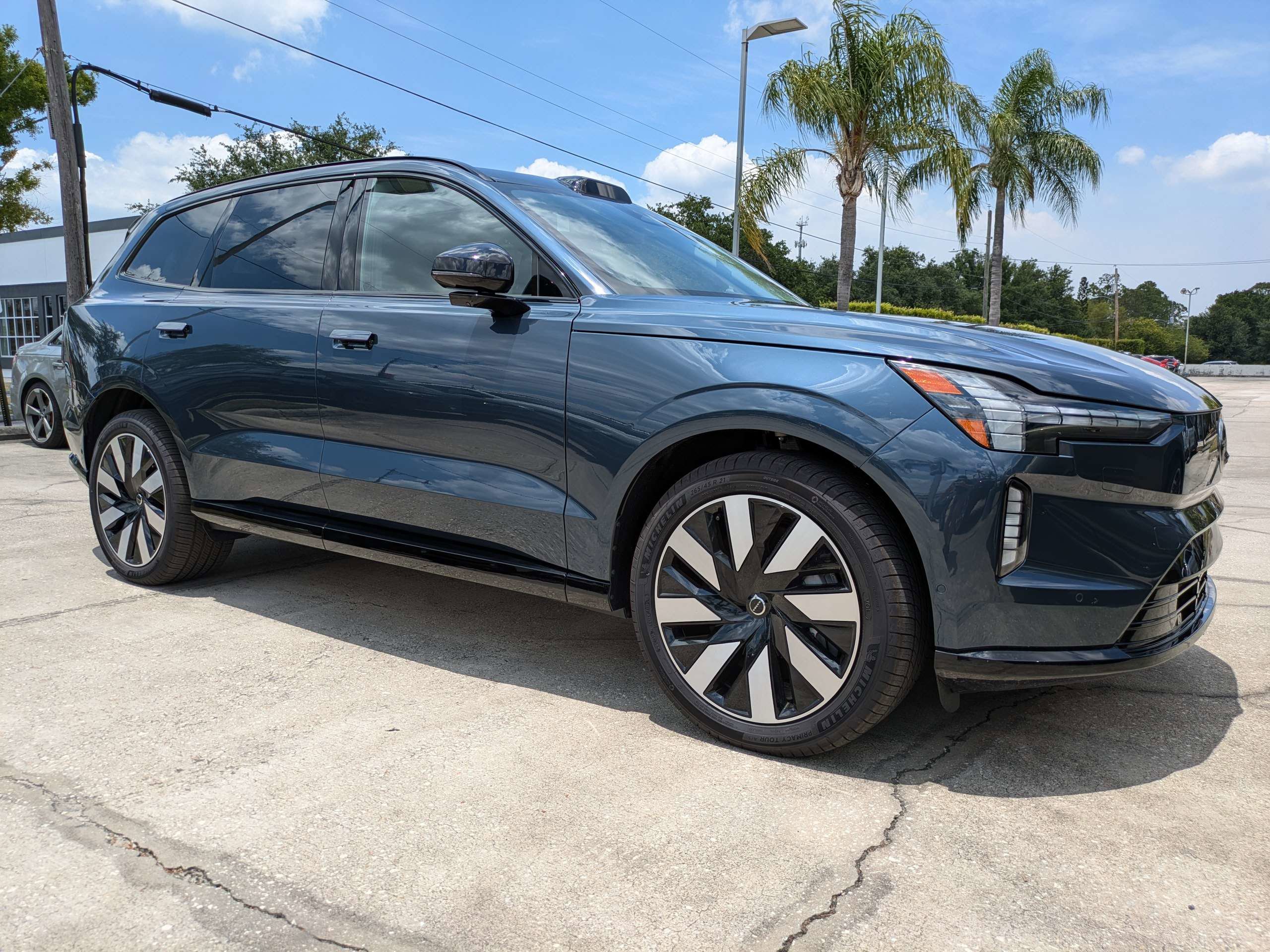 New 2025 Volvo EX90 Ultra AWD/4WD image 2
