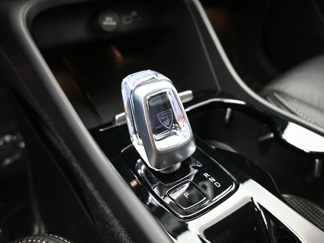 Used 2023 Volvo XC40 B5 Plus w/ Climate Package image 11