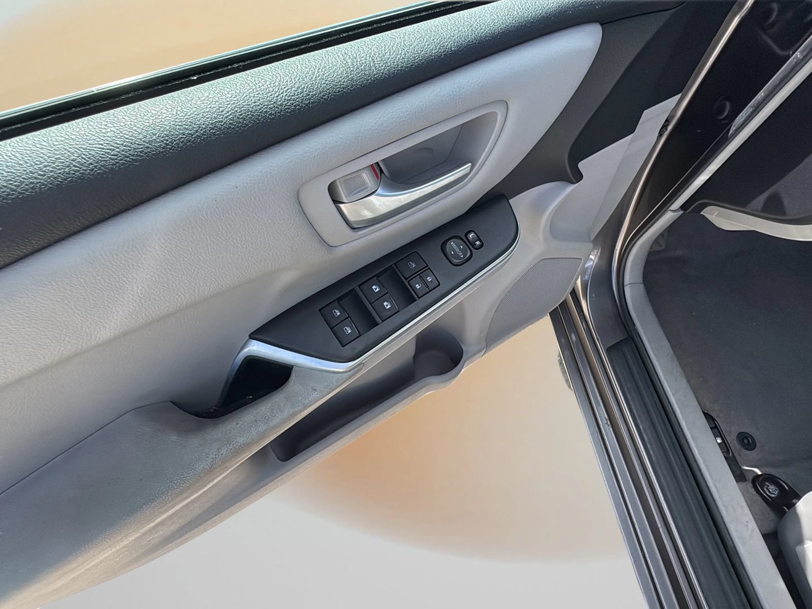 Used 2017 Toyota Camry LE FWD image 18