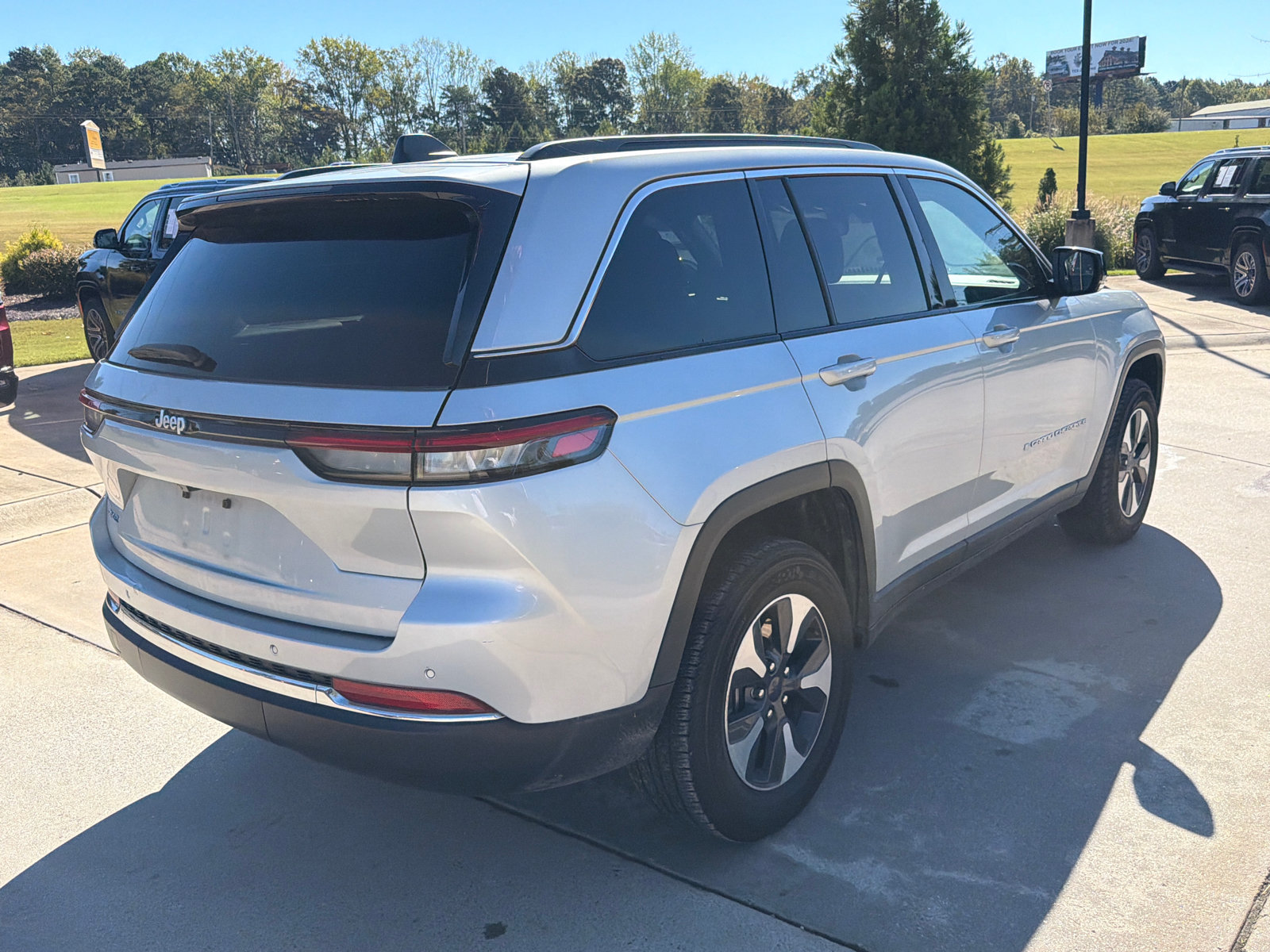 Used 2024 Jeep Grand Cherokee Limited 4xe AWD/4WD image 8