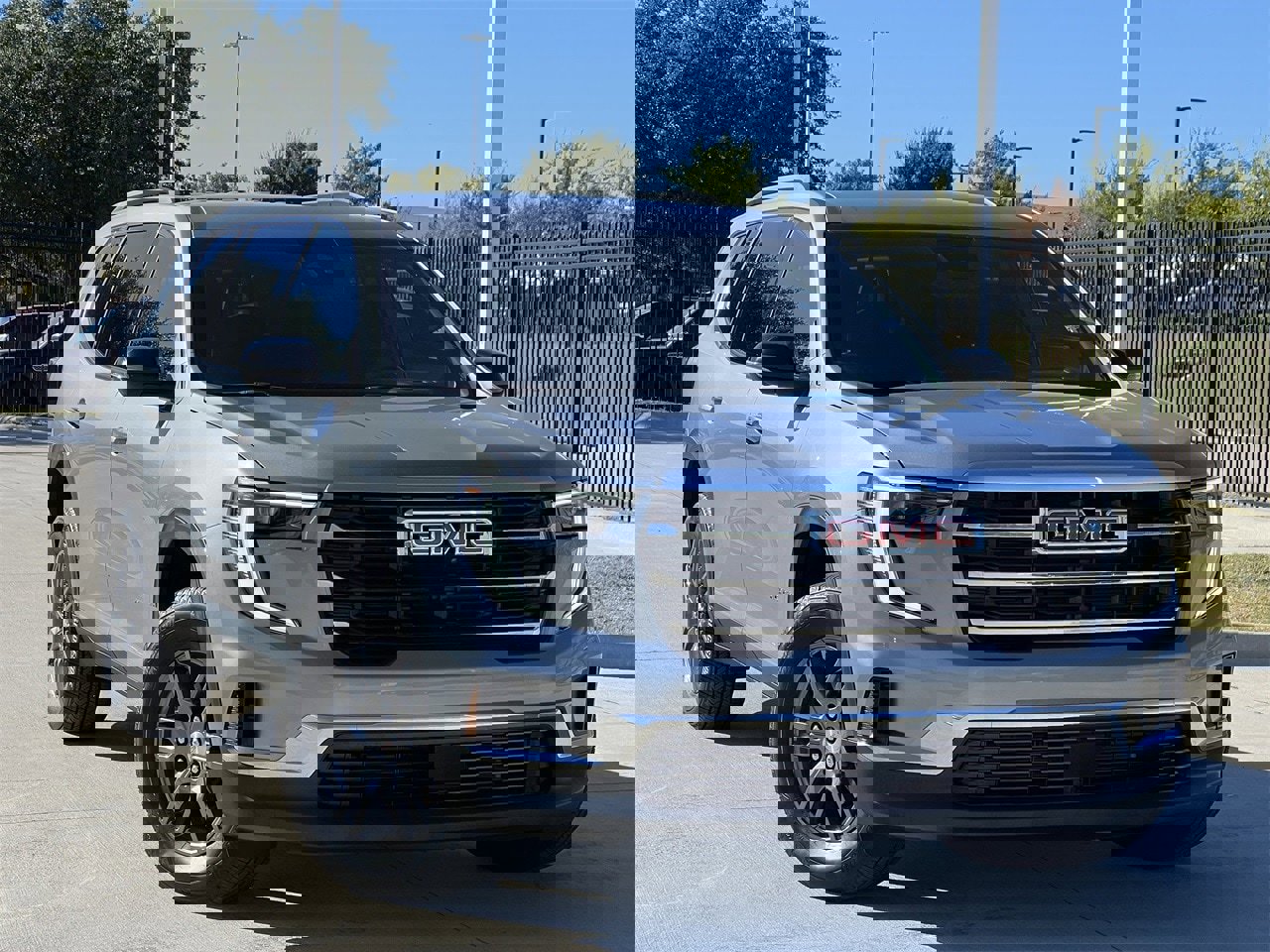 Used 2025 GMC Acadia Elevation image 2