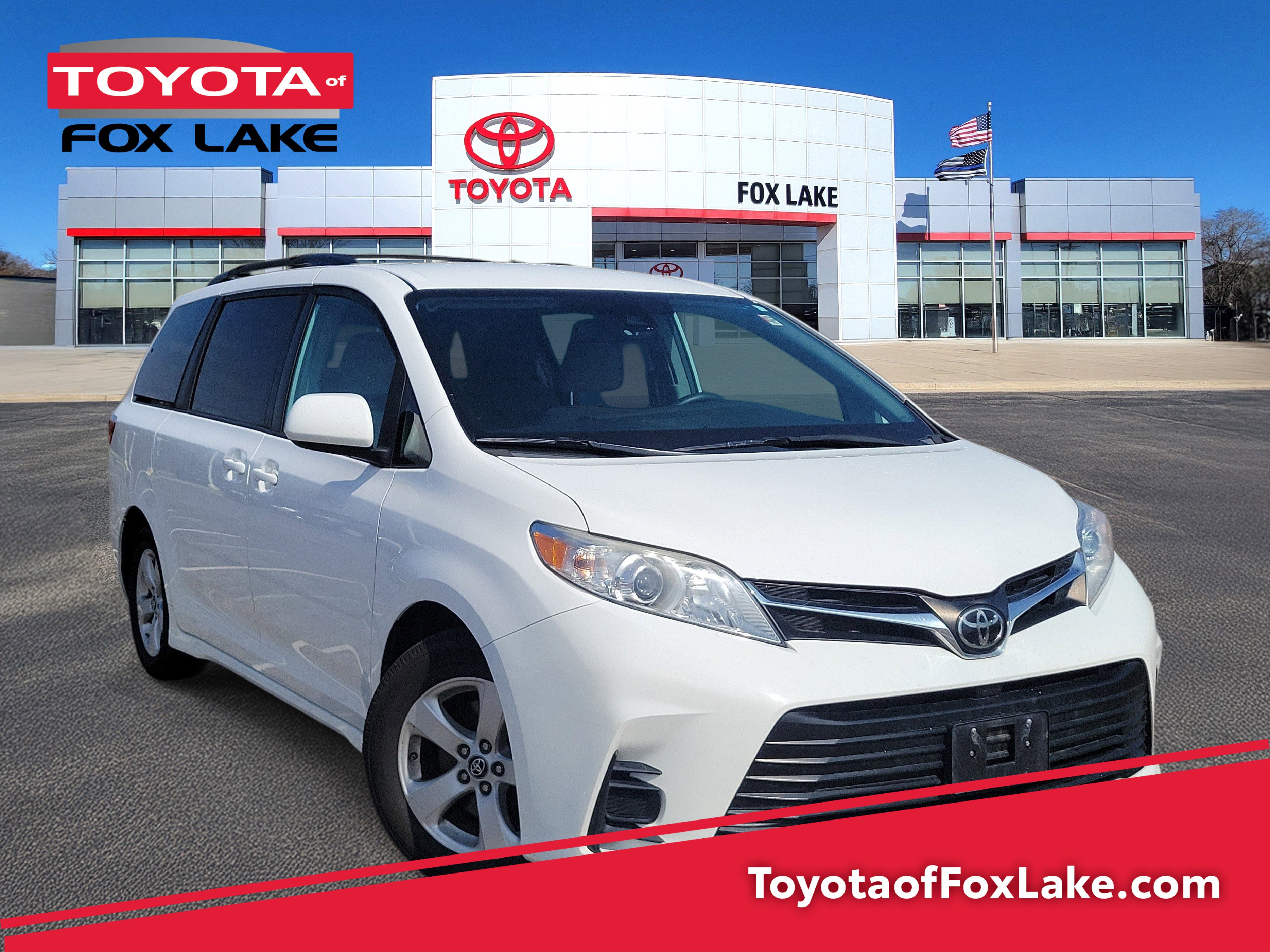 Used 2019 Toyota Sienna LE w/ Carpet Mat Package image 1