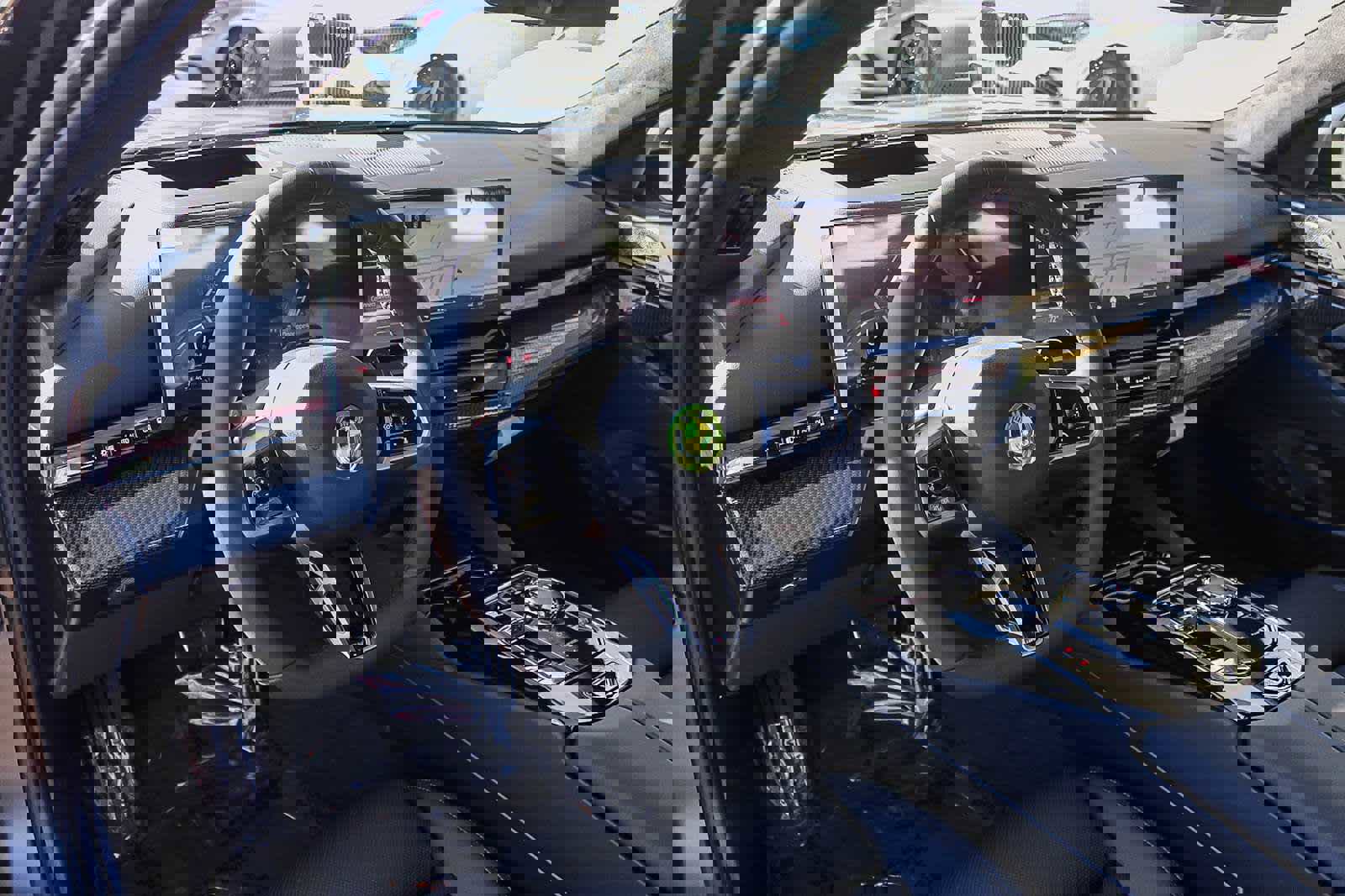 New 2026 BMW 550e xDrive w/ Executive Package image 17