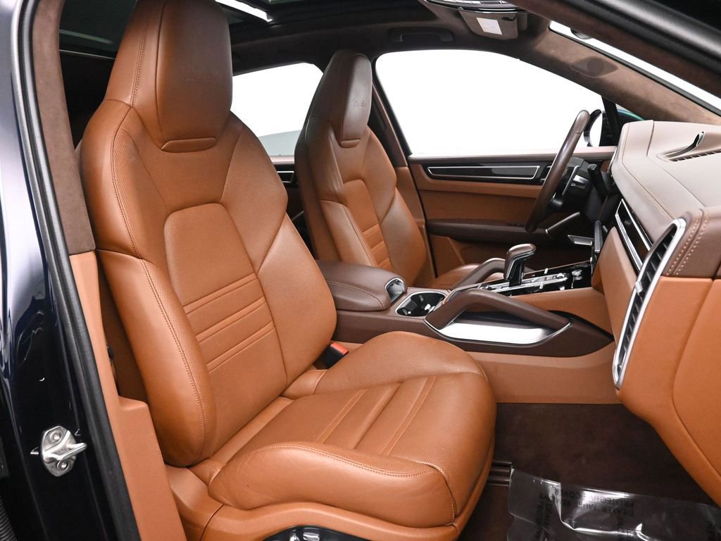 Used 2021 Porsche Cayenne Turbo w/ Premium Package Plus image 30