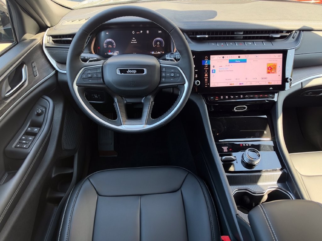 New 2027 Jeep Grand Cherokee Limited AWD/4WD image 18