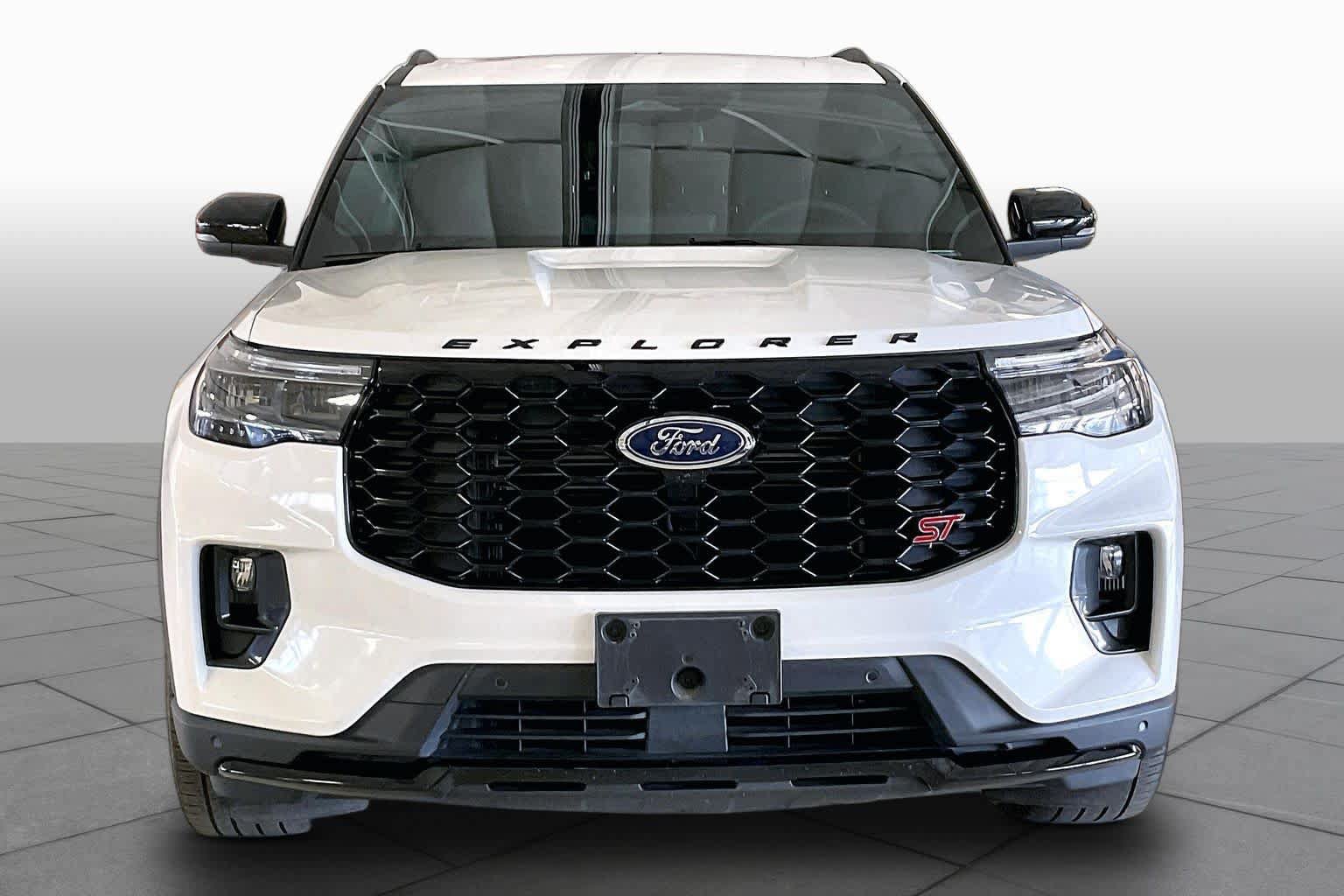 Used 2025 Ford Explorer ST AWD/4WD image 3