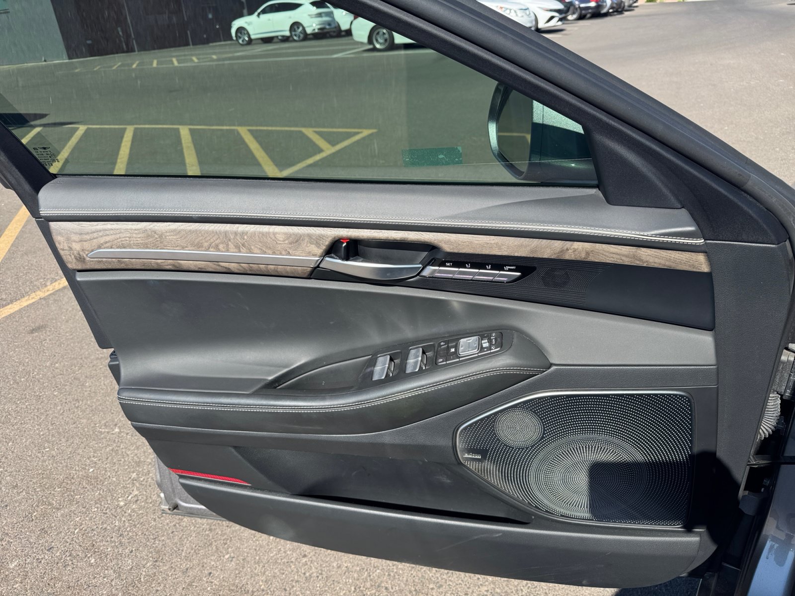 Used 2021 Genesis G90 3.3T Premium RWD image 13