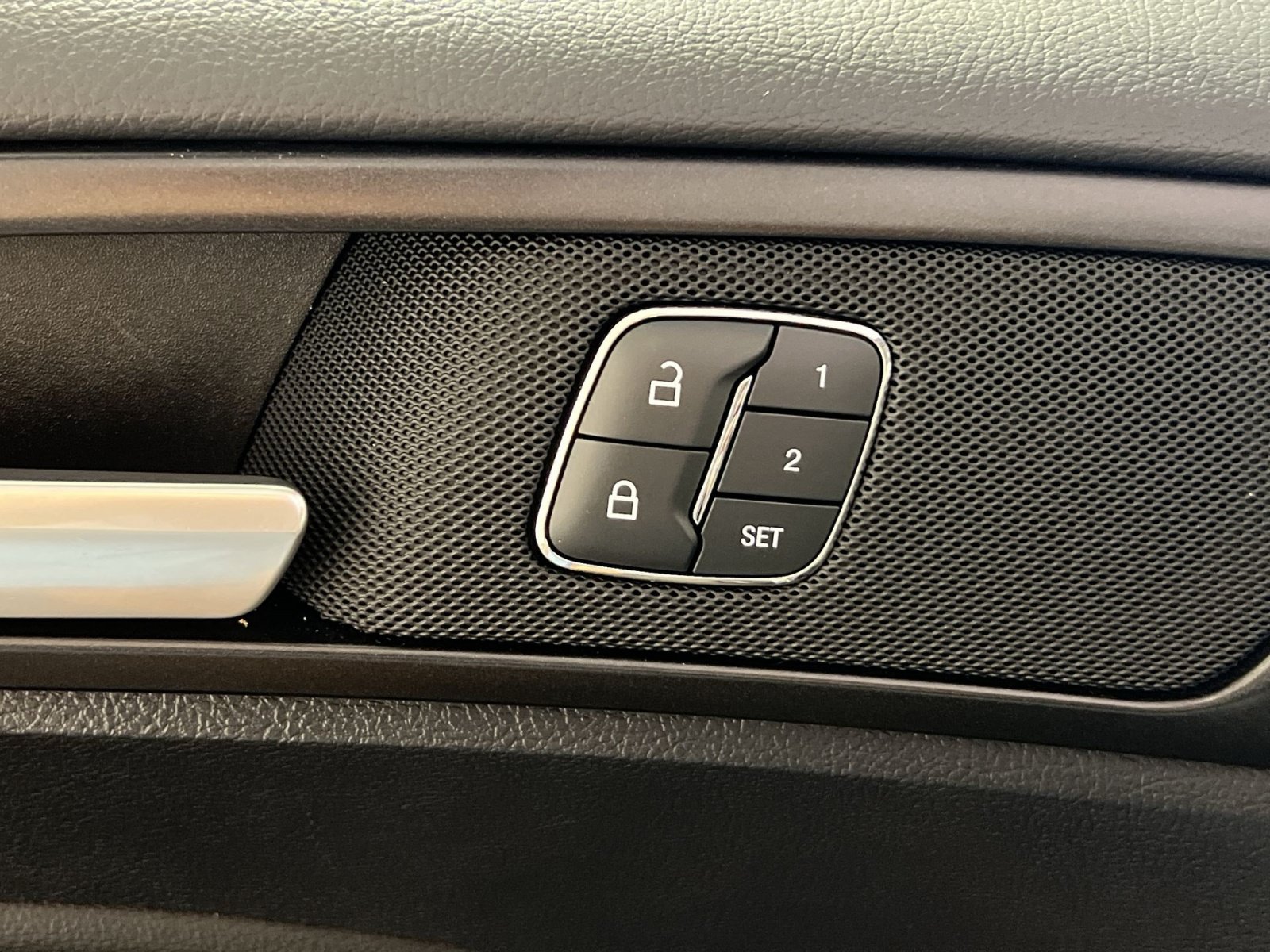 Used 2020 Ford Fusion Energi Titanium FWD image 33