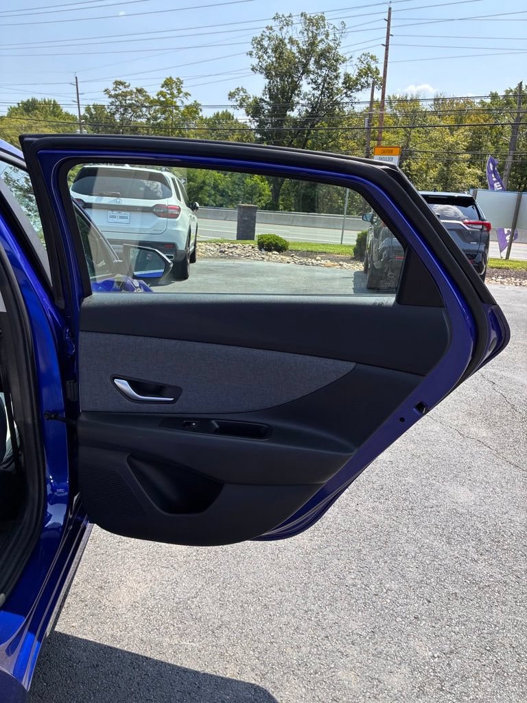 Used 2023 Hyundai Elantra Limited FWD image 42