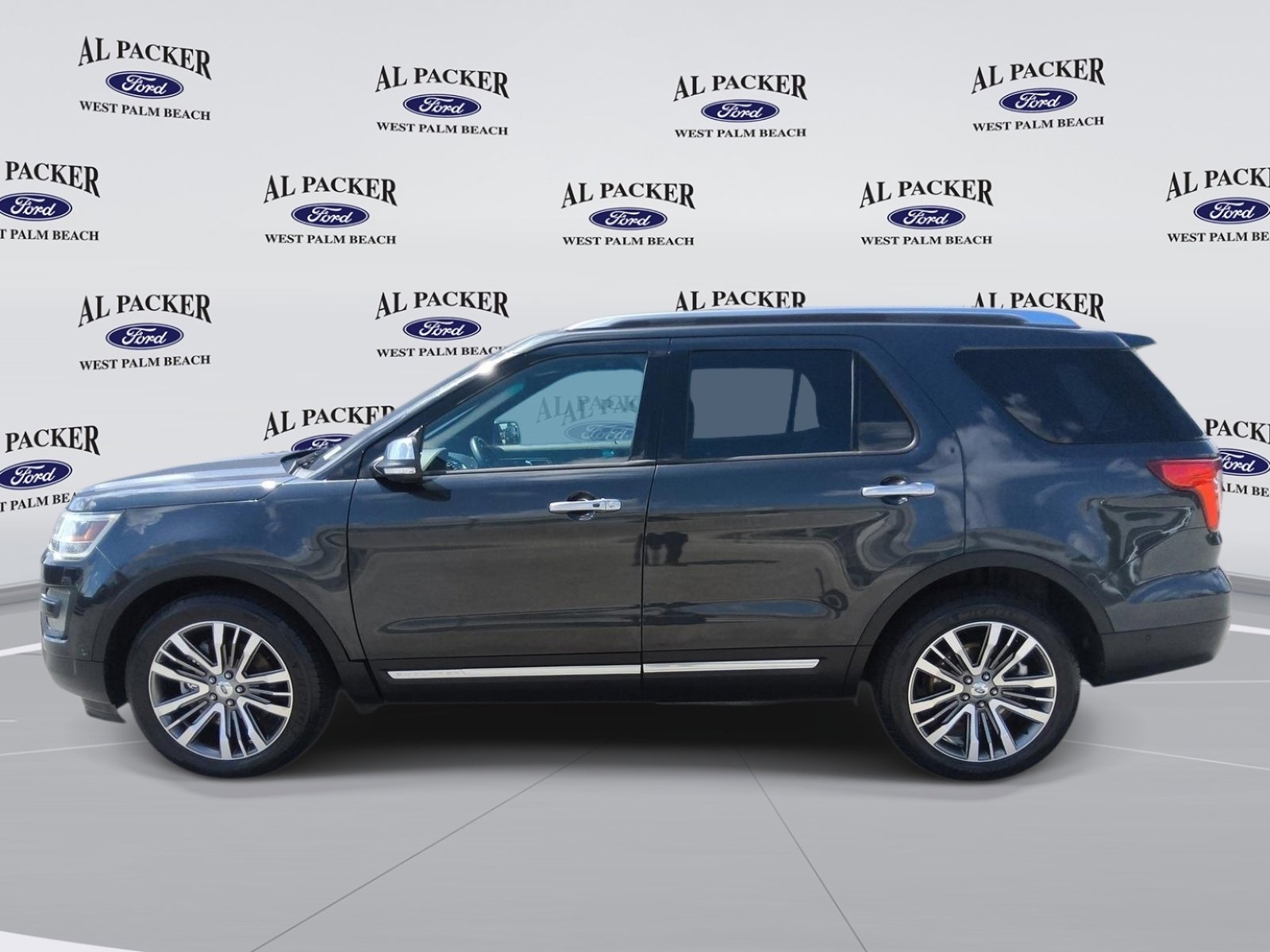 Used 2017 Ford Explorer Platinum image 2
