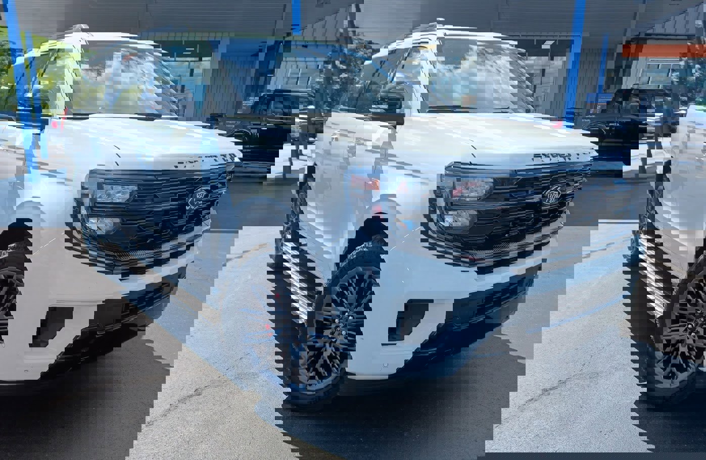 New 2025 Ford Expedition Platinum image 2